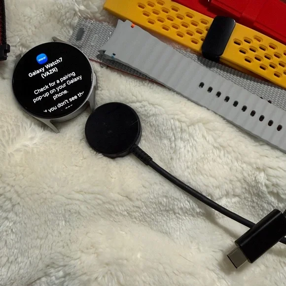 Samsung galaxy watch 7 and wrist bands - Picture 4 of 5